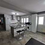 A Un Paso De La Playa, Amplio Apartamento
