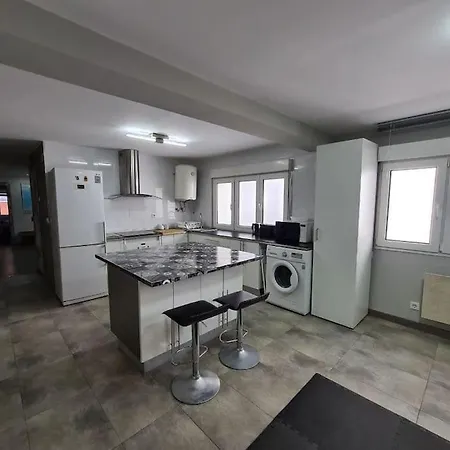 A Un Paso De La Playa, Amplio Apartamento